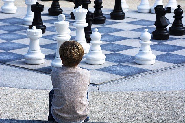 Dlaczego warto nauczyć dziecko grać w szachy?