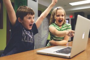 Edukacja dzieci z dodatkowymi potrzebami – jak wygląda wsparcie?