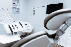 Ortodoncja: co to jest, czym zajmuje się ortodonta i jak wygląda leczenie wad zgryzu